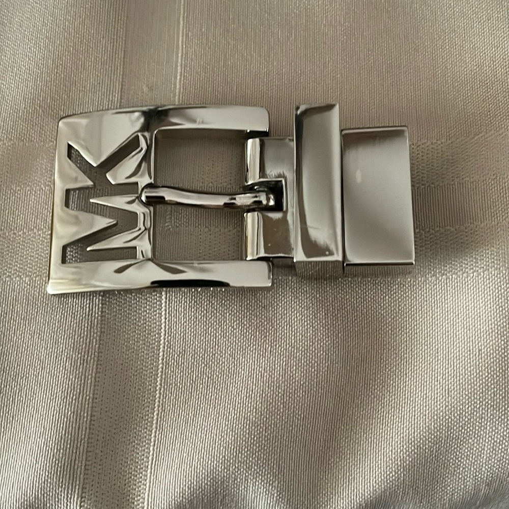 Women’s Michael Kors belt buckle